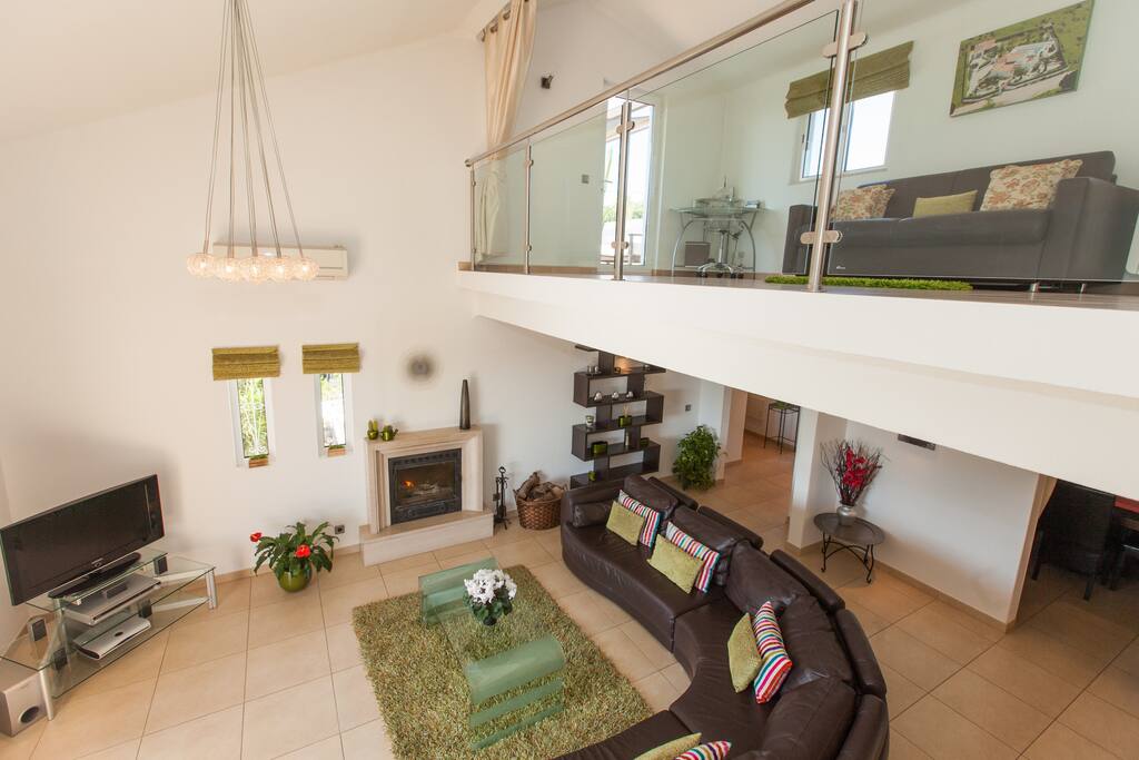Mezzanine floor with access to sun terrace