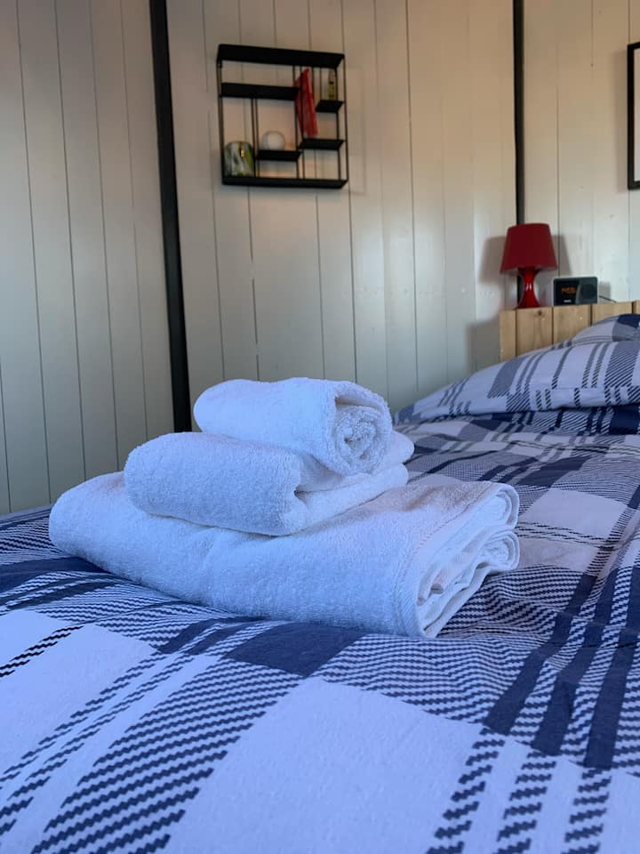 encantador sueño en la habitación de la torre