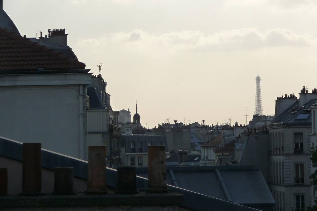 The view on the Eiffel Tower and the Génie de la Bastille