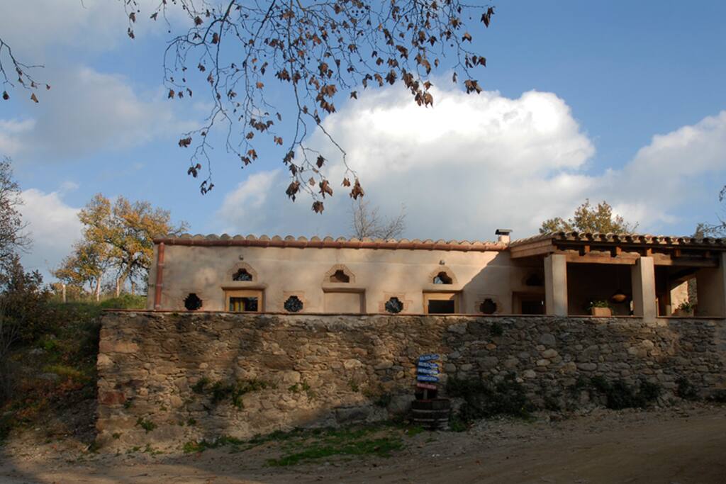Desde la terraza se puede oir el agua que corre en el rio!