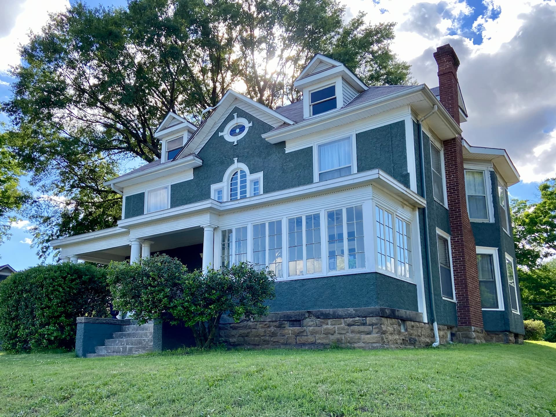 Ney House - 1890 Colonial/Downtown/Sleeps 18