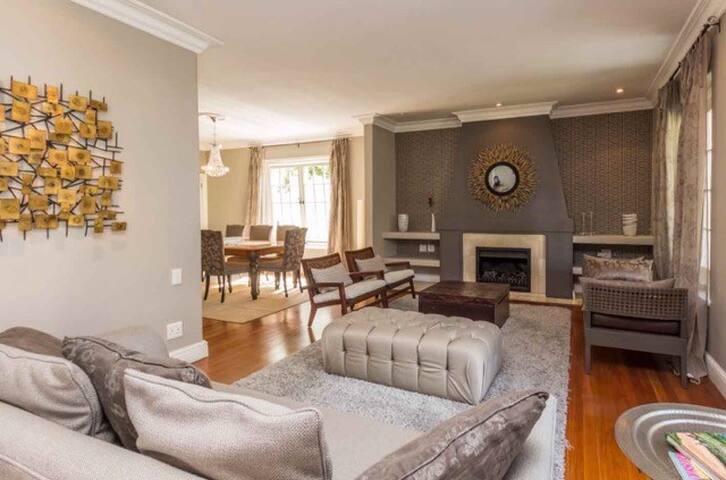 Beautiful Cape Dutch House in Leafy Newlands gallery image 4