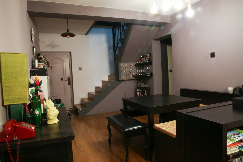 Dining room with extendable tables to seat 8