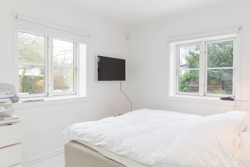 Master bedroom with garden view and seperate acces to bath and toilet