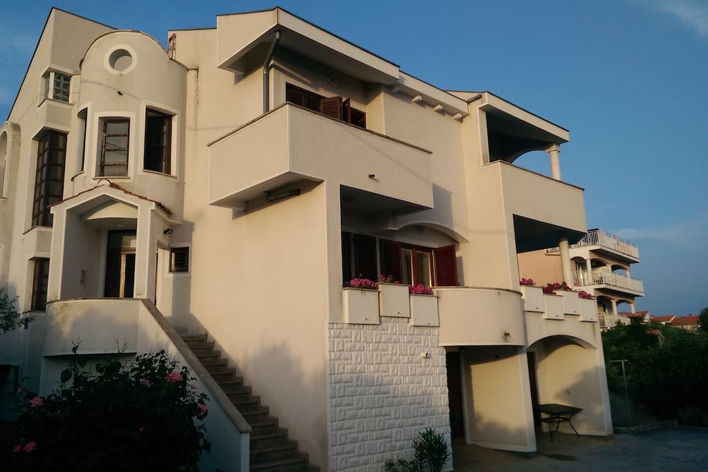 Villa Maribel/view from SW