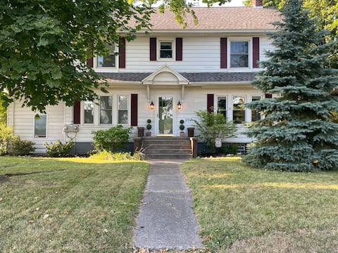 Hamilton House - private 1 bedroom guest suite