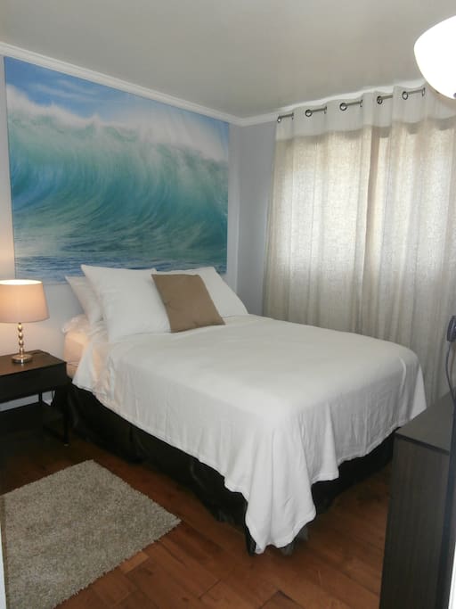 Master Bedroom Queen Size Bed. (Maids clean before each visit and all the sheets are laundered)