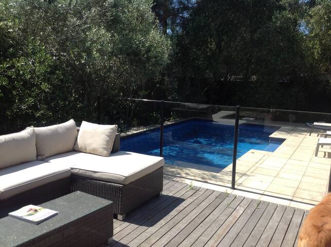 Beach house with pool Sorrento