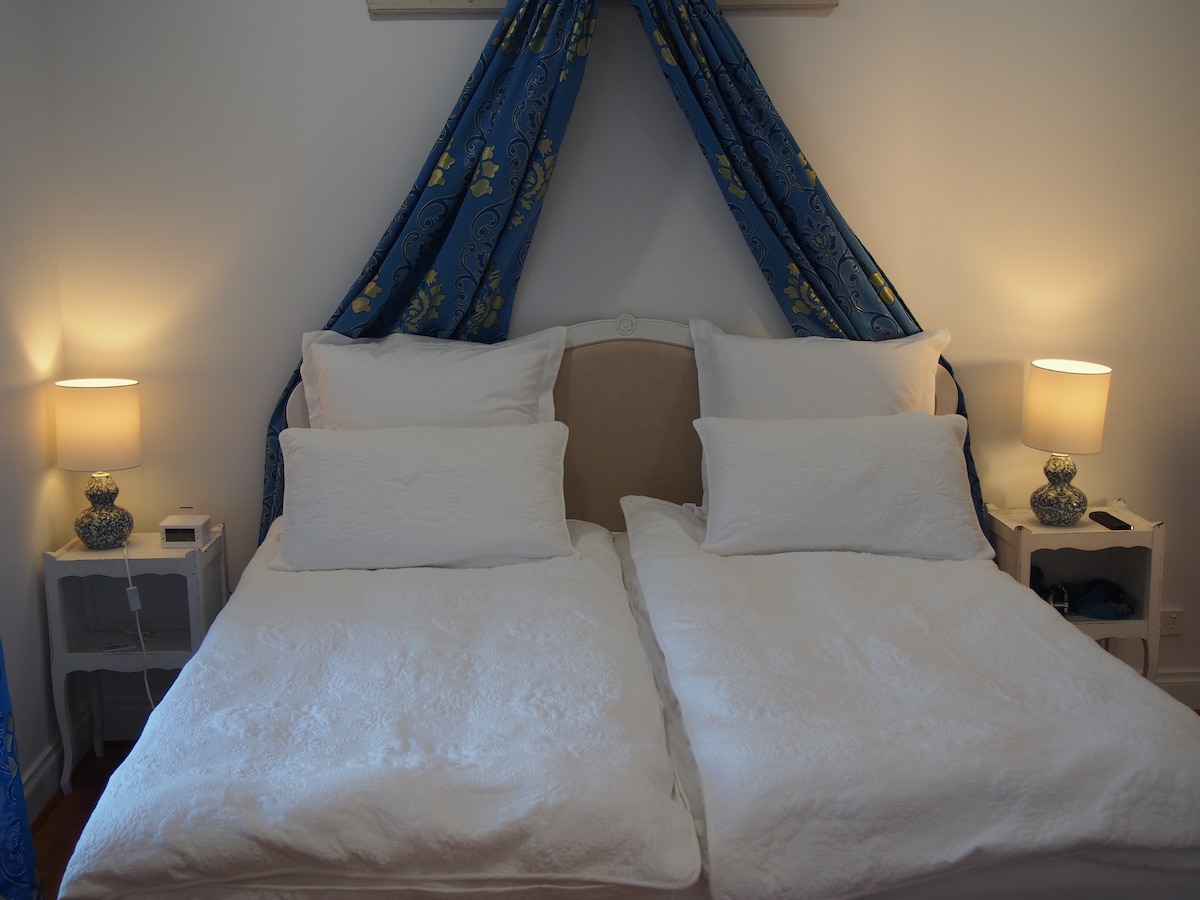 1837 Barossa Luxury Vineyard Cottage. S Australia