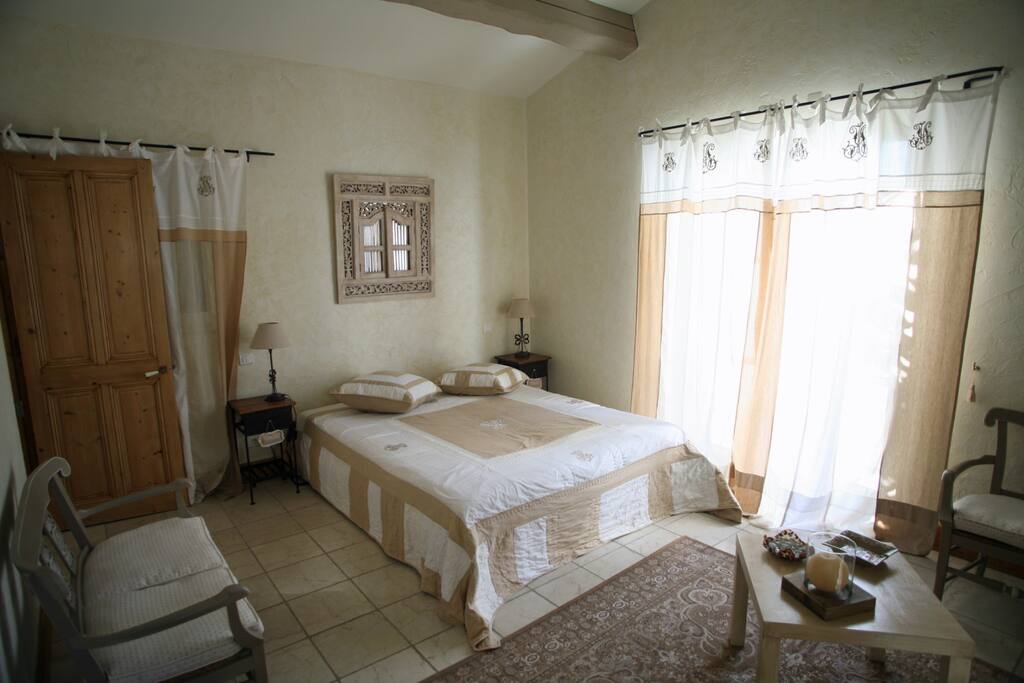 Chambre lit 2 places avec salle de bain