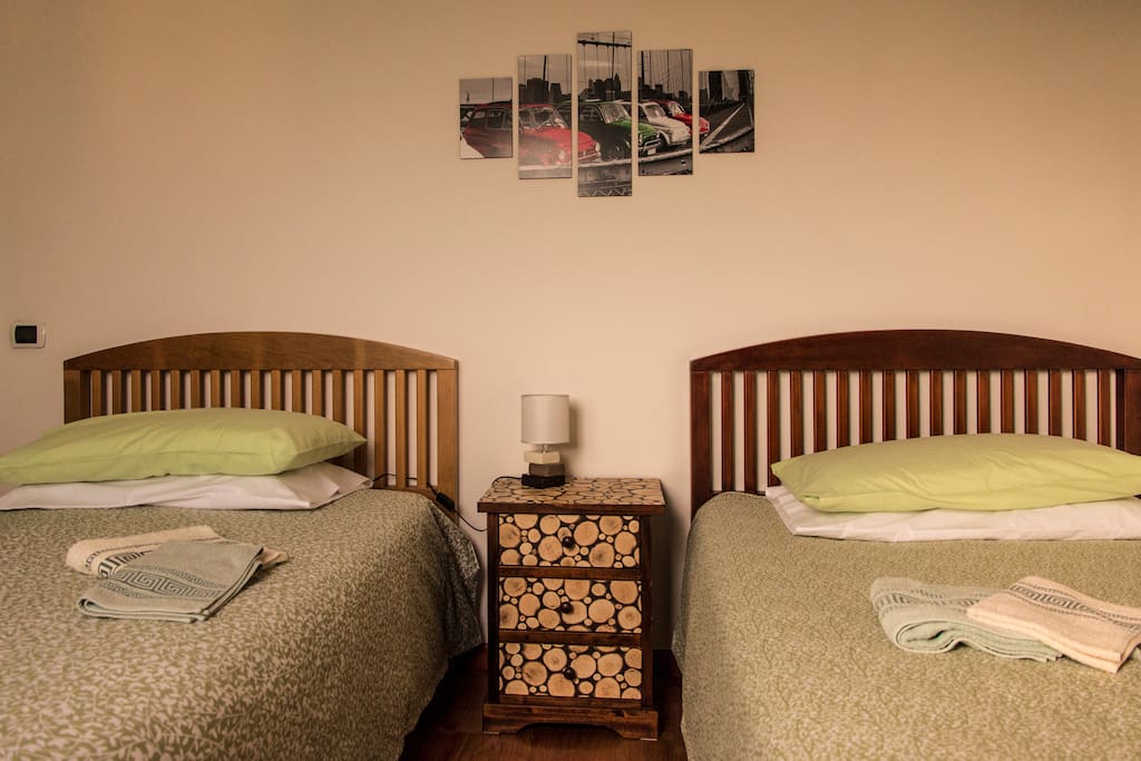 Camera da Letto 1 "Giacomo" con 2 letti da una piazza e mezza