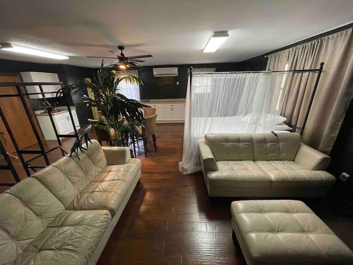 Woodsy Loft Near I-10 - Tallahassee, FL