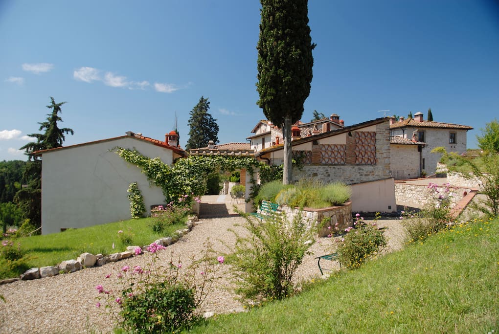 un ingresso di Borgo Bottaia