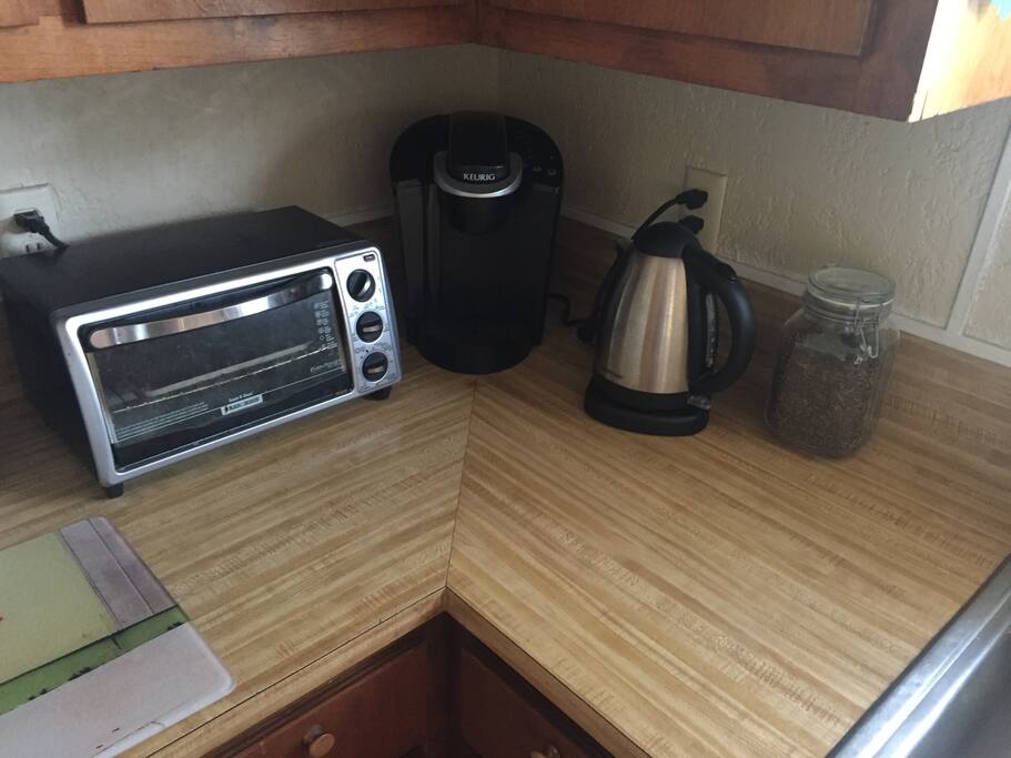 Toaster oven, keurig, electric kettle