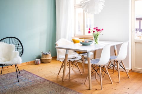 Popular Airbnb listing: Modern apartment near the center, old town + balcony in Weimar
