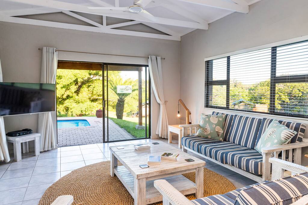 Cottage Lounge