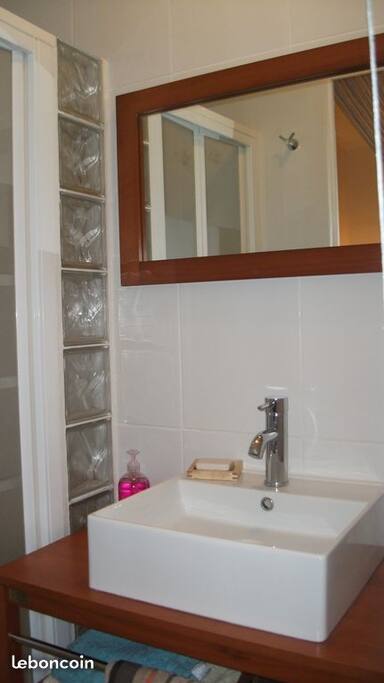 SALLE DE DOUCHE