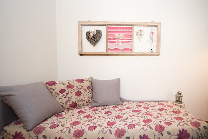 диван с възможност за конвертиране в 2 удобни легла