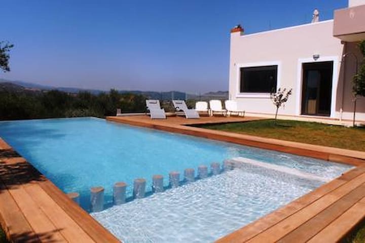 Villa lofos 330sqm, full view, private heated pool