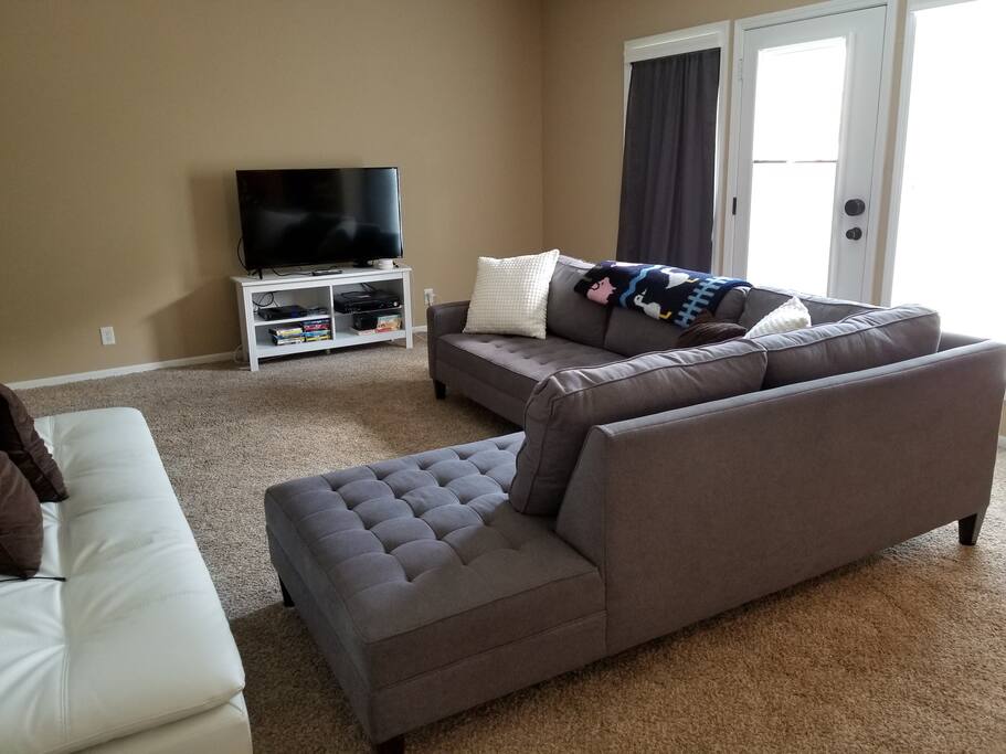 Sitting area with Cable TV and High Speed Internet