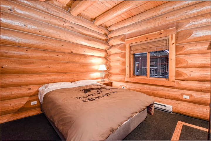 Queen-size bed in the main bedroom.