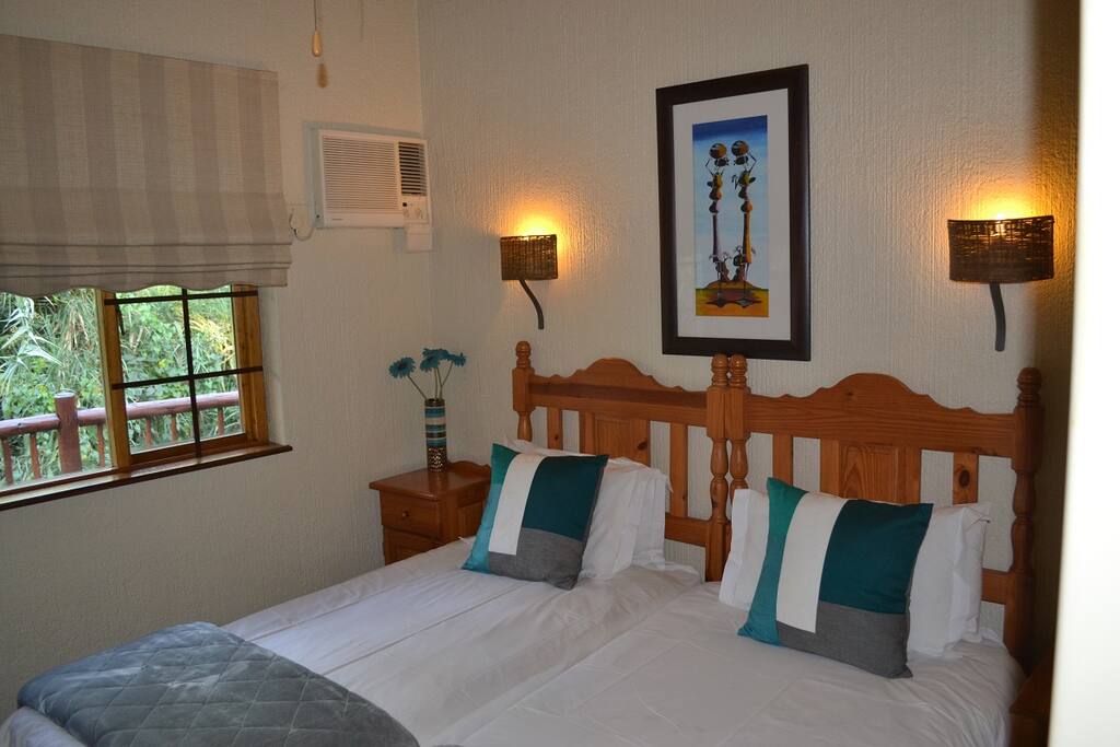 Bedroom 2 with 2 single beds
