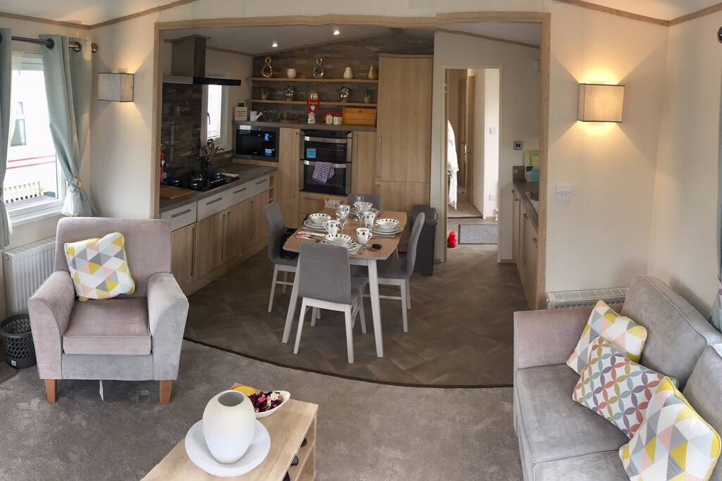 Lounge/Diner - pull out bed from settee - Sky TV.