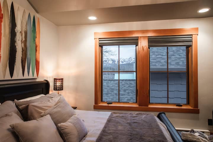 Peek-a-boo ski hill views