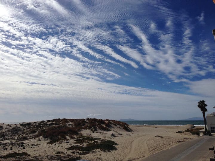 ** Verano Abierto ** Remodelada Y Hermosa Casa De Playa Retiro! Vistas Al Mar !! - Oxnard, CA