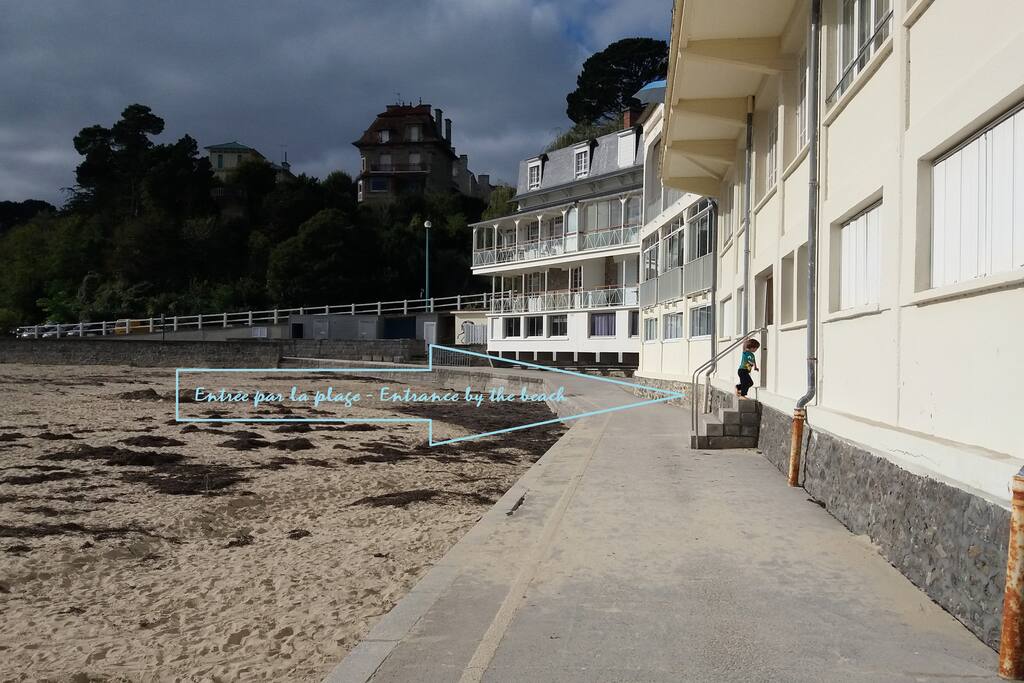 Entrée par la plage
