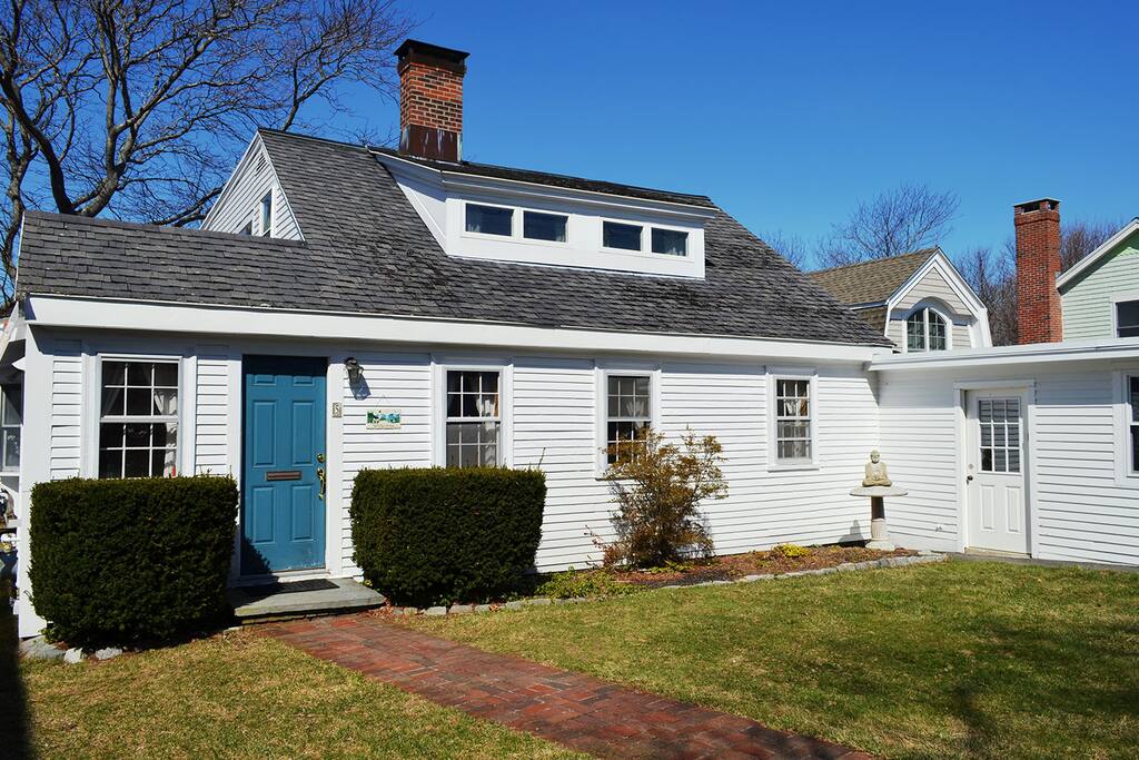 Perrywinkle-Front of the house.