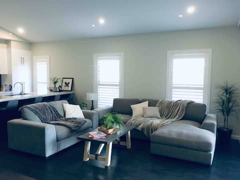 Executive living, 
private 2br in Ideal location