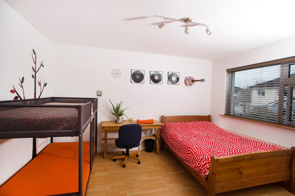 Beautiful bright bedroom. Accommodate only two guests .