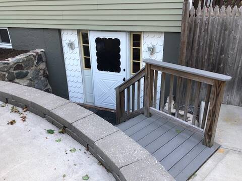 Cozy, spacious 2 bedroom in law suite