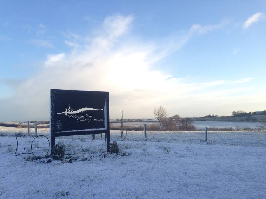 Entrance with views over reservoir Winter 2016