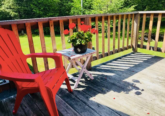 High Lotus Loft- Private w/backyard pond!