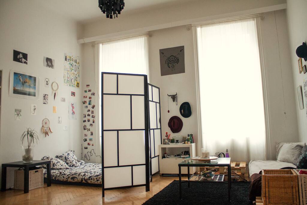 Possibility to separate the room in two for more privacy