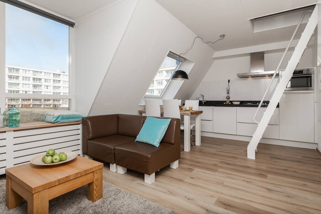 Livingroom, dining room and the open kitchen.