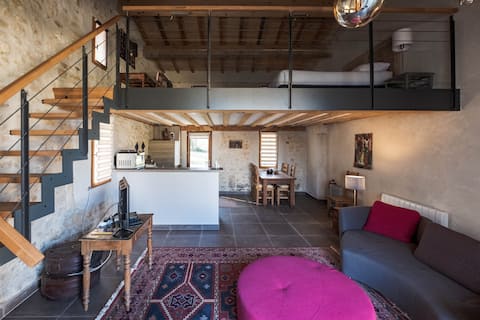 Modern, roomy, garden, BBQ, terrific shared pool