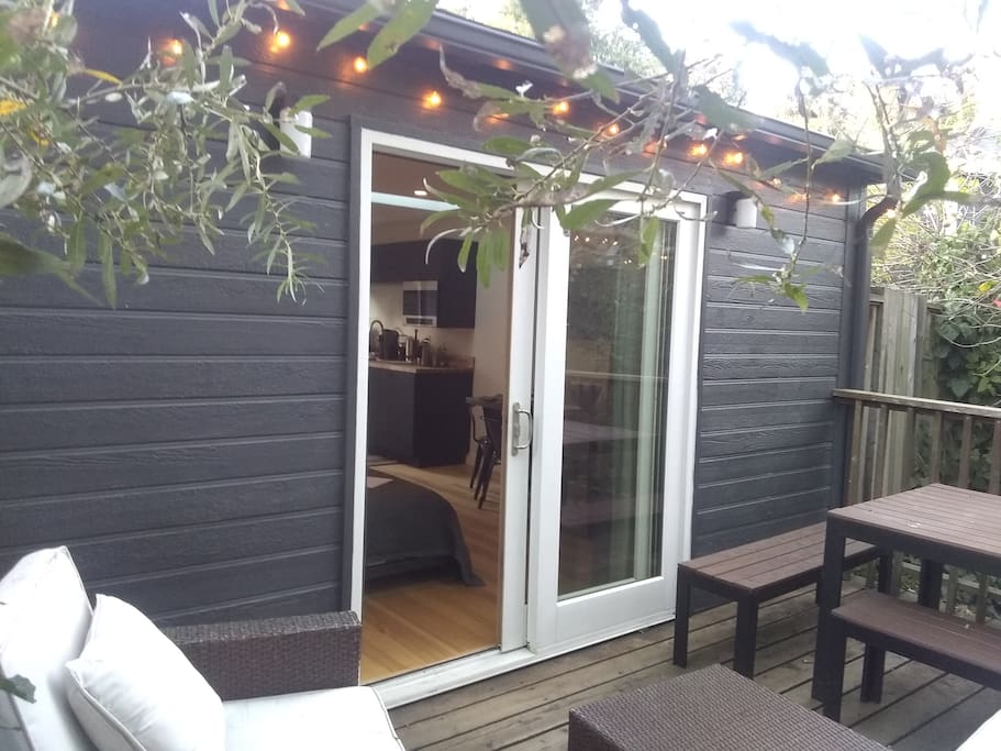 Airbnb Private, Detached, Urban Creekside Studio.