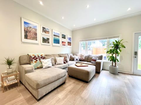 Successful Airbnb property: Modern 3-BR Luxury Home w/ Yard, Patio, Parking in Beaches—East York