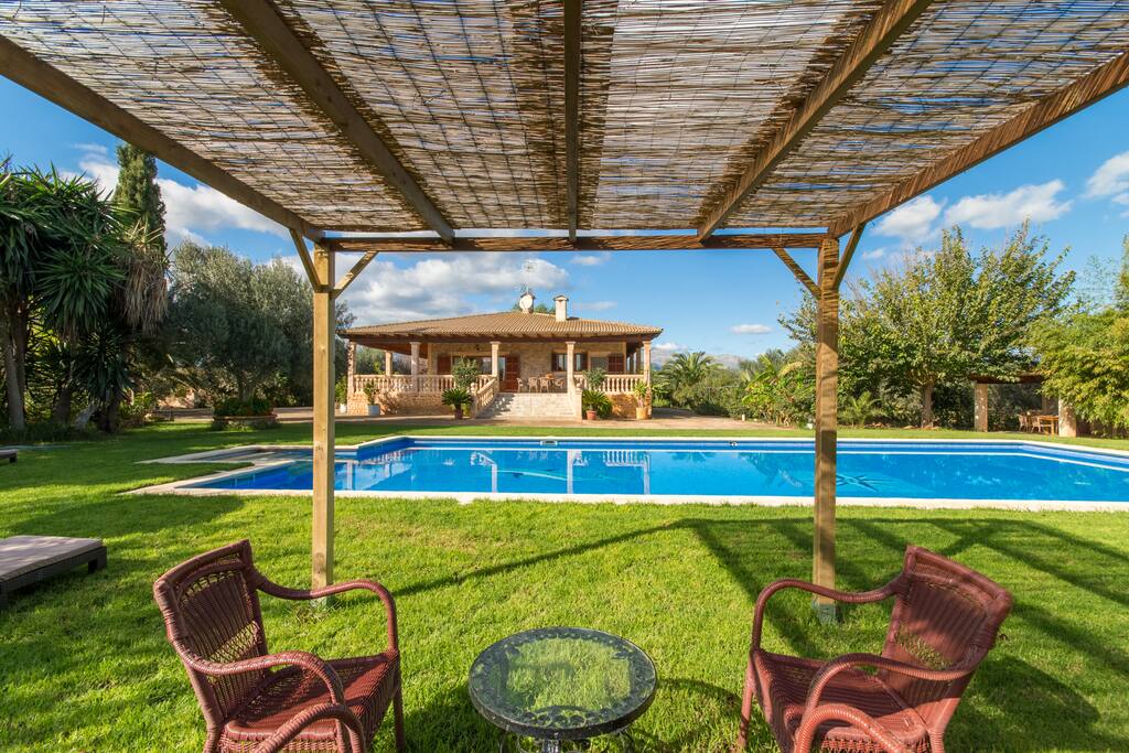 Large pool area