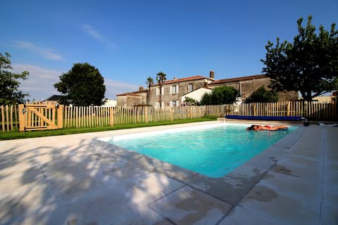 Charming cottage in old Vendée house – swimming pool