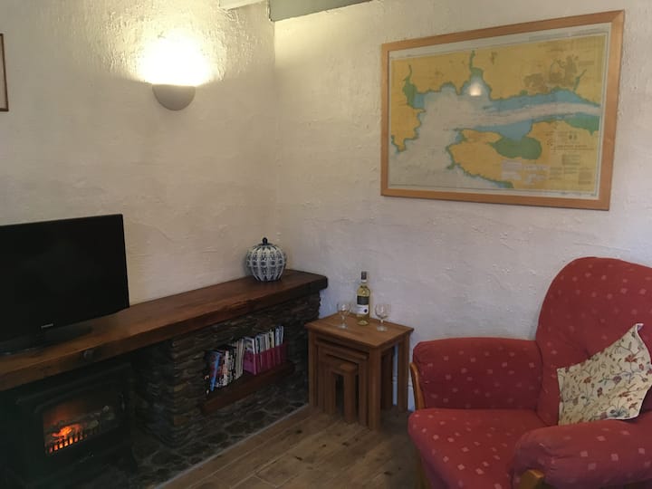 Horseshoe Cottage, Peaceful Hideaway - Freshwater East