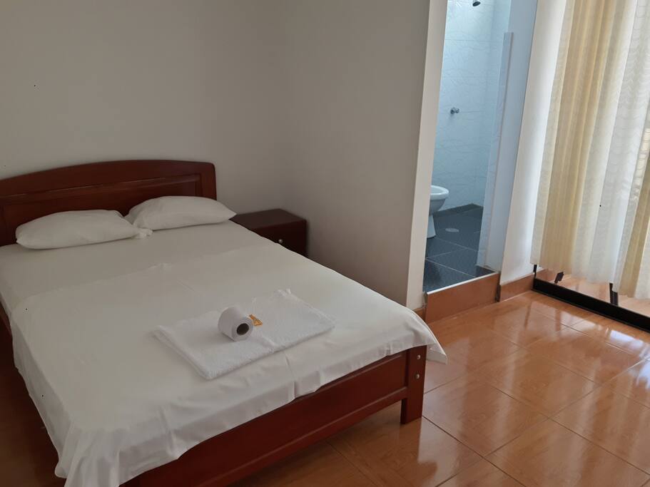 Habitación matrimonial n° 305 con Terraza y vista a la calle
