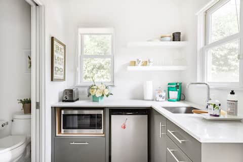 Popular Airbnb listing: Rosedale Casita in Quiet Family Neighborhood in Rosedale