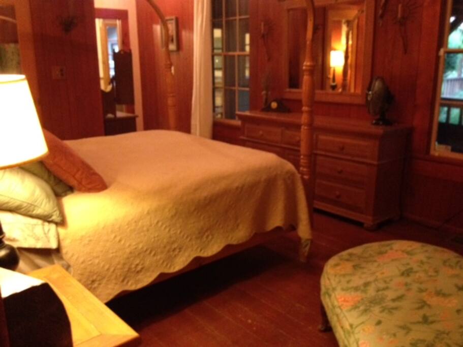 Downstairs Master Bedroom w/ 1 CA Queen Bed