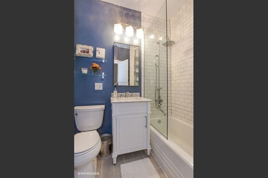 Bathroom 1 within Master Bedroom