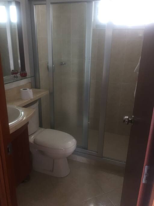 Bano del cuarto principal