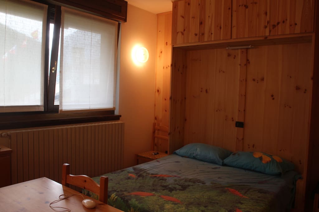 Letto matrimoniale a scomparsa